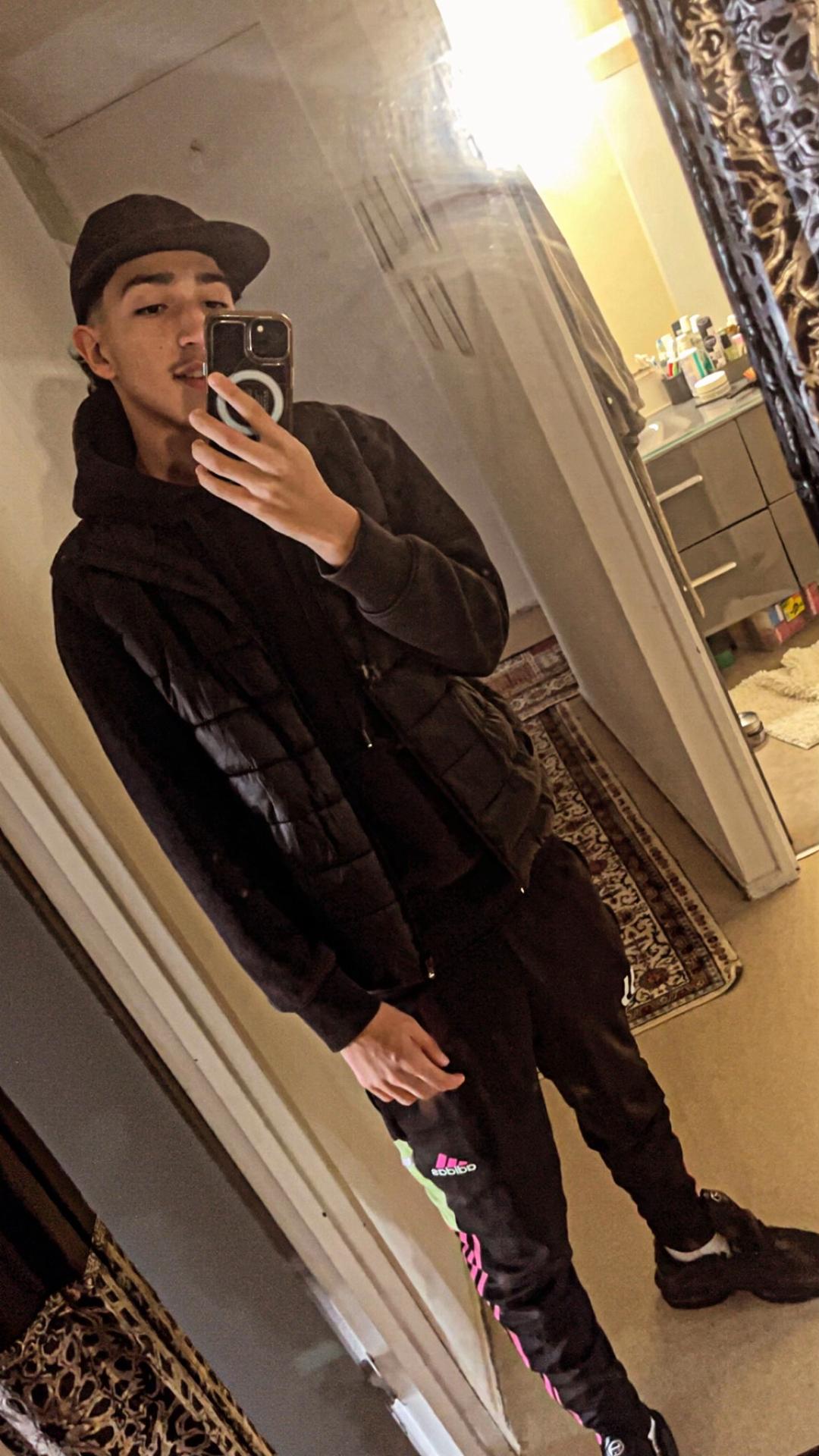 Perfil de Wolfgang, 19 años, trans escort en Arantza