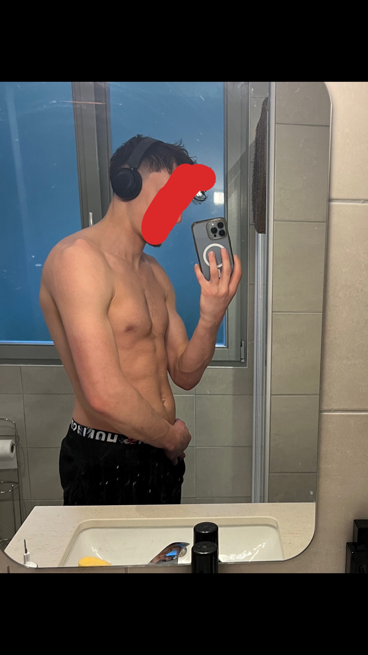 Perfil de Yessine, 23 años, trans escort en Estellencs