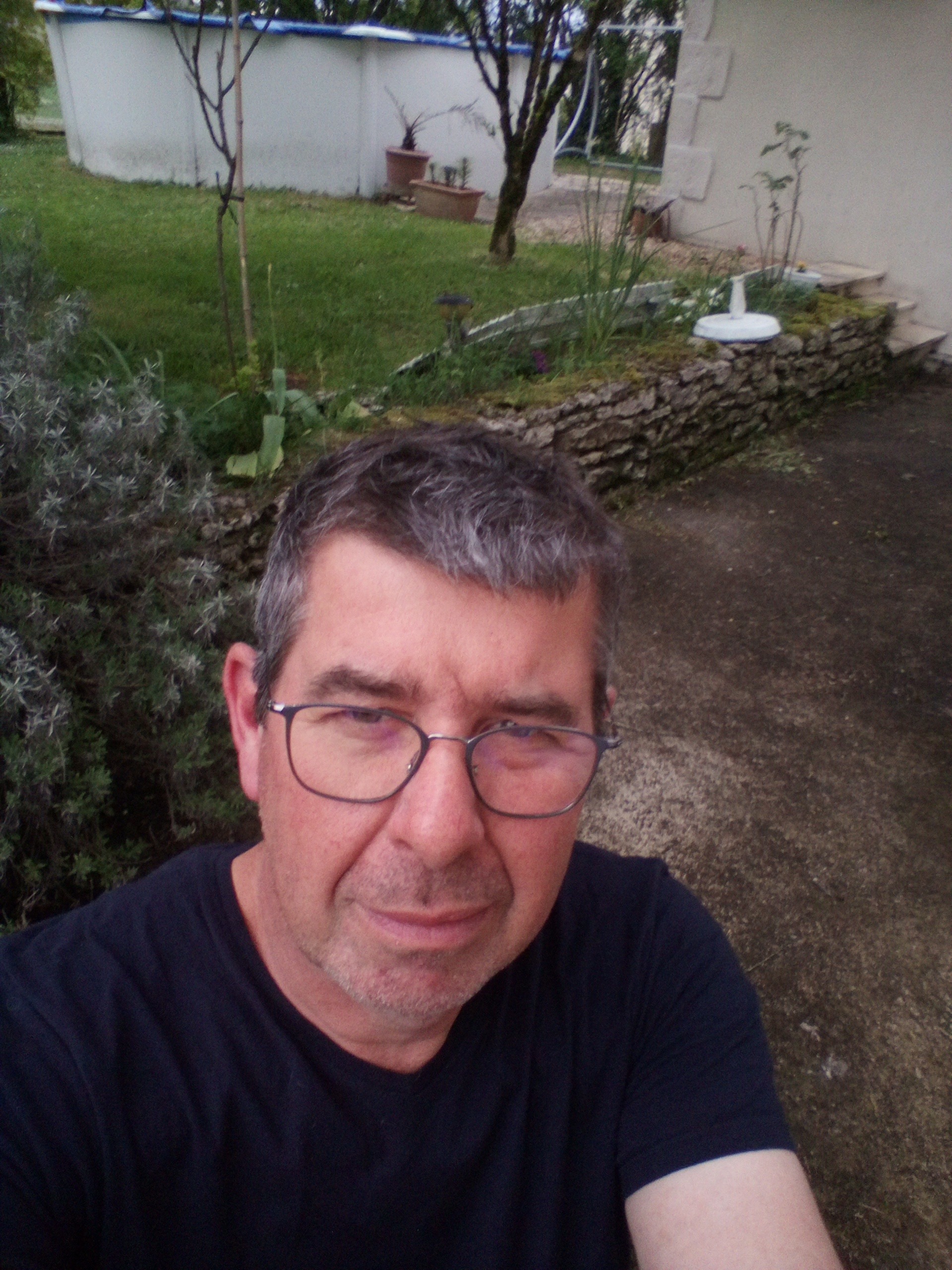 Perfil de Bastien, 54 años, trans escort en Valdenebro