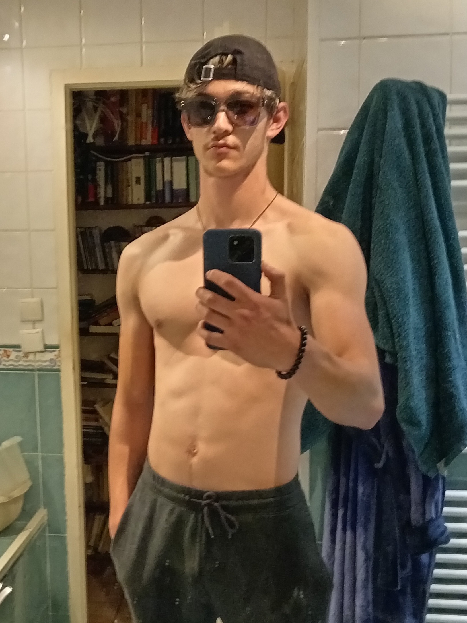 Perfil de Barnabé, 20 años, trans escort en Poblets, els